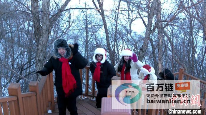 边城呼玛第二届武侠盛大启幕赏冰雪赛龙舟